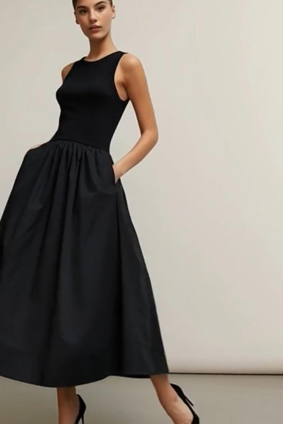 Noiree Αμάνικο Μαύρο Φόρεμα